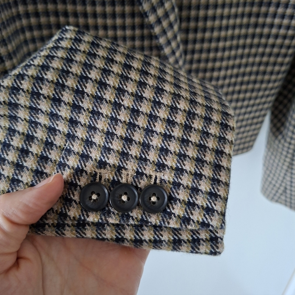 RW&Co. Women's Wool-blend Check Cropped Double-breasted Blazer (Size 8) - Picture 6 of 8